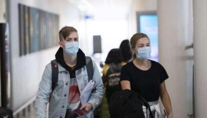 肺炎■女患者详述新冠肺炎造成的不适感：身体像火烧、喉咙像被玻璃刺穿