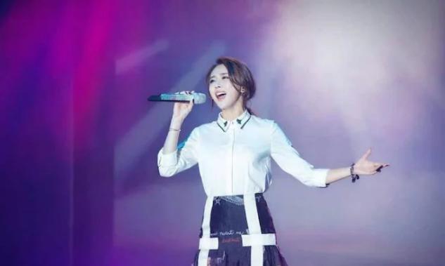 中国好声音|背着丈夫参加中国好声音, 宣称自己一直单身, 爆红后与丈夫秒离婚