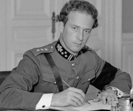 「蟒蛇」蛇到底能长多长？二战的飞行员在空中拍到的一条巨蛇，至今都无人敢信