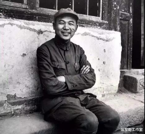 徐海东|40岁病休,55岁毛泽东特批授予大将军衔,告诉子女啥是最大耻辱