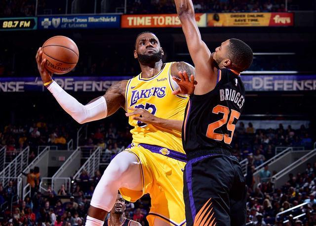 字母哥@詹皇和字母哥，谁能当选本赛季MVP？美媒的投票结果出人意料