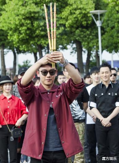 『郑恺』一管牙膏几百，一栋豪宅上亿，一个屁崩红的郑恺到底多有钱？