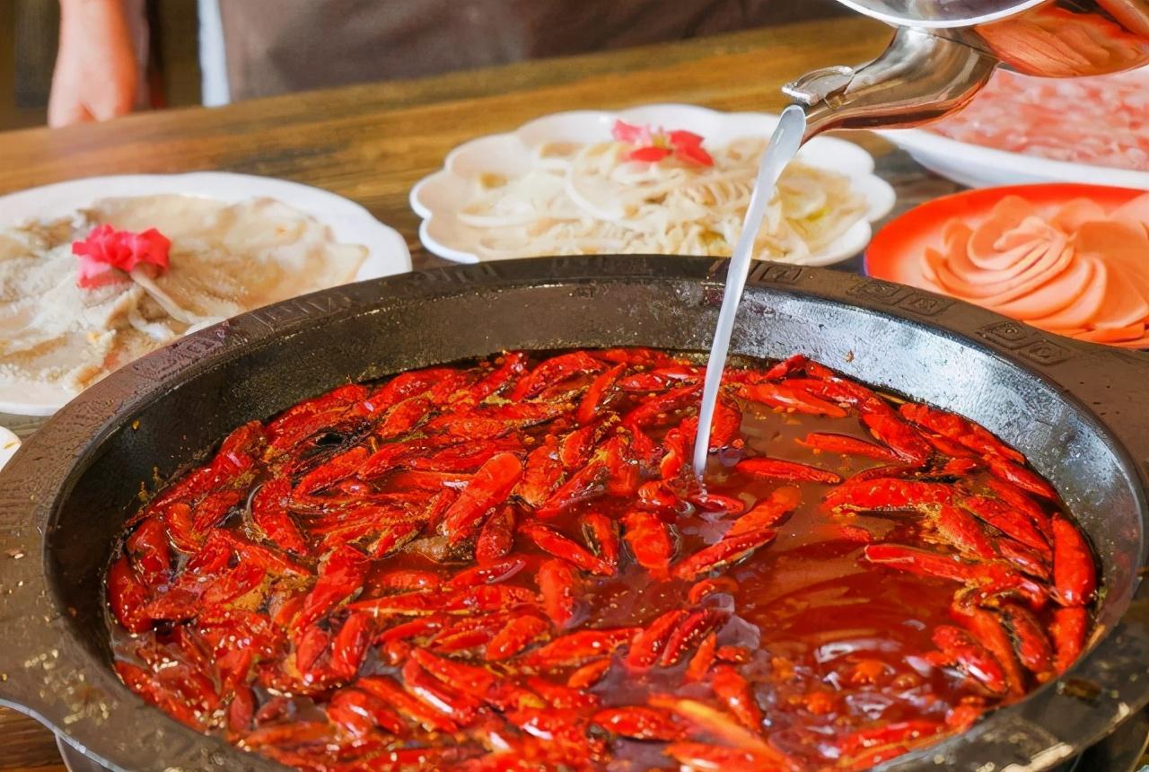 火锅|吃火锅时，服务员过来问“加不加汤”，其实是给你暗示，别不懂！