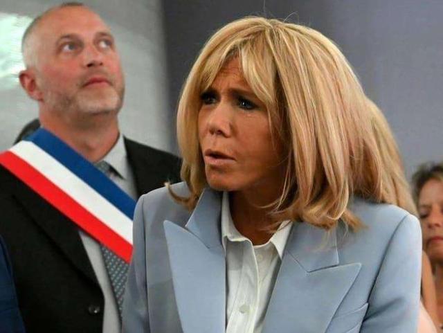 发型|67岁布丽吉特换发型了，法式小卷宛如芭比，皮肤光滑似少女