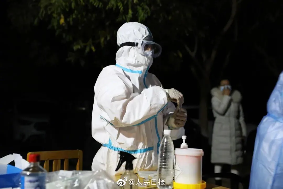 你好吴所畏|国内疫情再爆发！感染人数暴涨，四个地区风险升级，这类人要小心了！