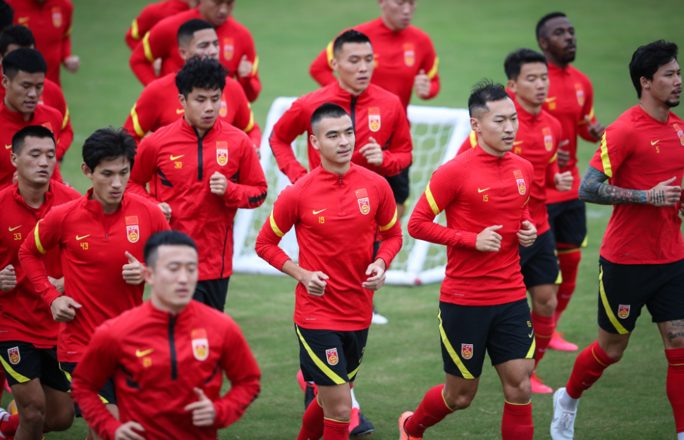 山东鲁能|鲁能5位国脚归队，热身赛时间确定，格德斯分享西装帅照