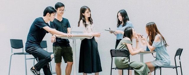 「离职」体制内工作越久，越不能和同事说这3句话，有城府的人越混越好