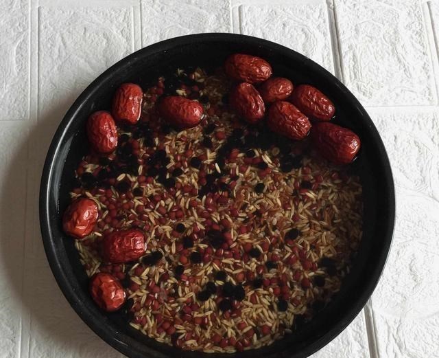 牛奶：早餐，别总抓着牛奶豆浆不放，常喝这一碗粥，面色红润精神也好