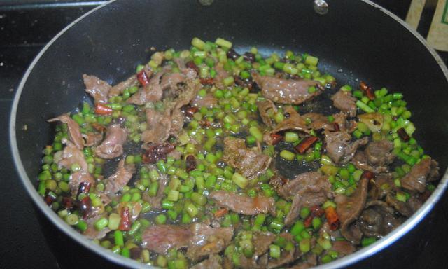 【牛肉】家里再穷也要坚持给孩子吃此菜，强健筋骨，增强免疫力