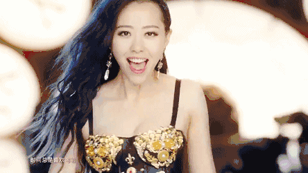 张靓颖|被冯珂当15年赚钱工具，如今张靓颖的“报复”堪称教科书级别