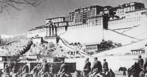 「」铭记英雄！136人连队，却守住120万平方公里领土，全被授一等功！