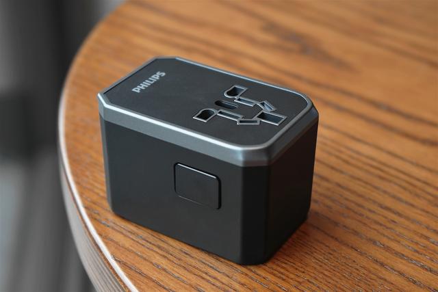 旅行|飞利浦全球通用旅行插座，支持45W快充是好文明，不过值得买吗