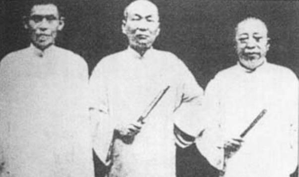 杜月笙■杜月笙被绑架,绑匪要价40万,杜月笙说:我给你90万