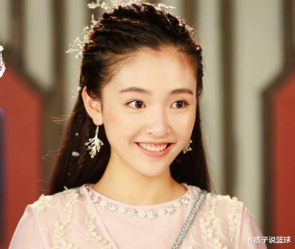 吴倩■高颜值高人气的吴倩，却一头栽在了爱情的坑里