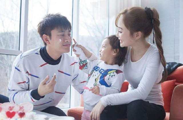 『李小璐』最年轻金马奖影后沦为带货网红，评论区沦陷，看她如何将一手好牌打的稀烂！