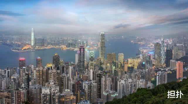 曾花51亿在香港买豪宅，今花81亿在英国买豪宅，堪称中国隐形首富