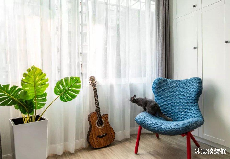 幕布|28岁女老师买下51㎡两室,装修后的新家简约清新,空间被利用极致