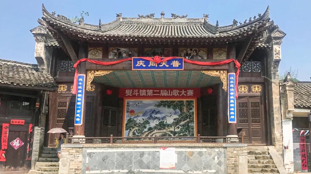 古镇|秦岭山下这座被人遗忘的千年古镇,有着传奇的吊脚楼,游客很少