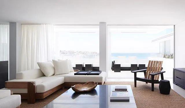 |土豪砸下2个亿，打造5500㎡别墅，前有庭院，后有海景，太美了