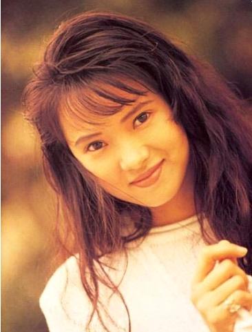 伊能静■伊能静18岁儿子做美甲戴戒指身材妖娆，网友：多大仇，养成这样？