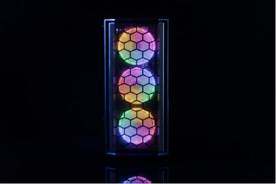 『机箱』「硬核图赏」入门级最强散热机箱 主机安稳避暑全靠他