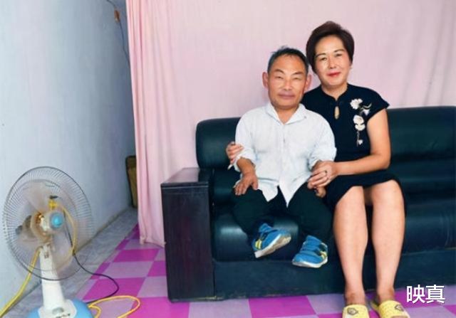 映真|1米7女子嫁1米“小矮人”，不办婚礼住13平小屋，后来过得怎样？