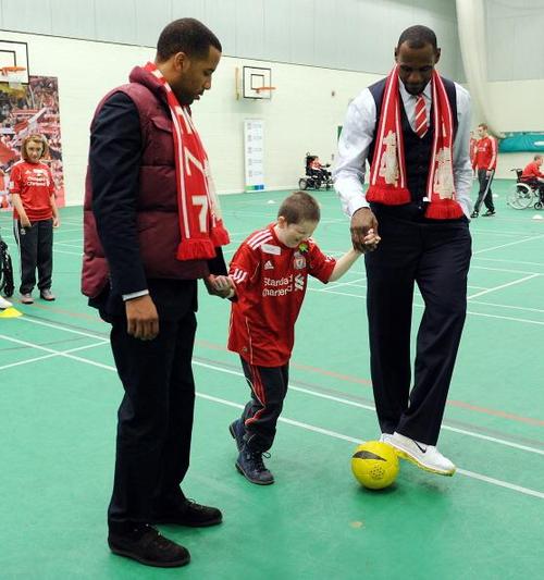 「巴塞罗那」利物浦为何愿意以650万美元的白菜价卖给詹姆斯2%的股份呢？
