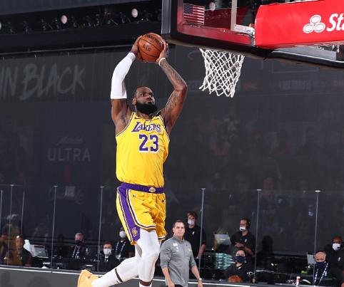 |就在今天,詹姆斯打破NBA74年纪录,热火新秀成历史第一人