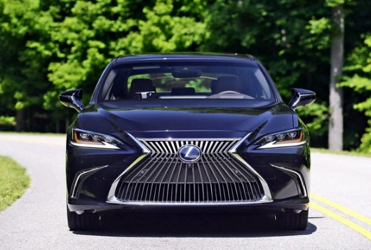 奥迪A6L|雷克萨斯ES和奥迪A6L是一个档次吗？车主开起来舒适才是好车？