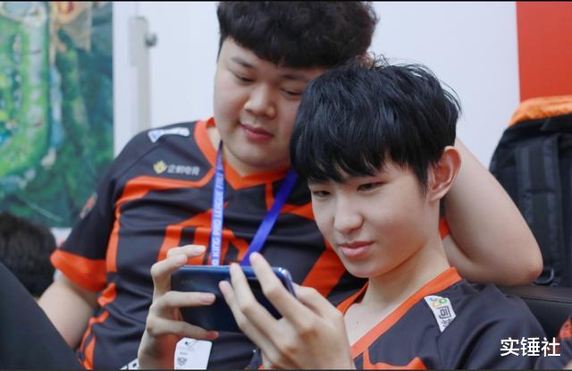 ag战队|AG被破3路彪哥绝境打出史诗级操作翻盘，粉丝激动泪目！解说震撼