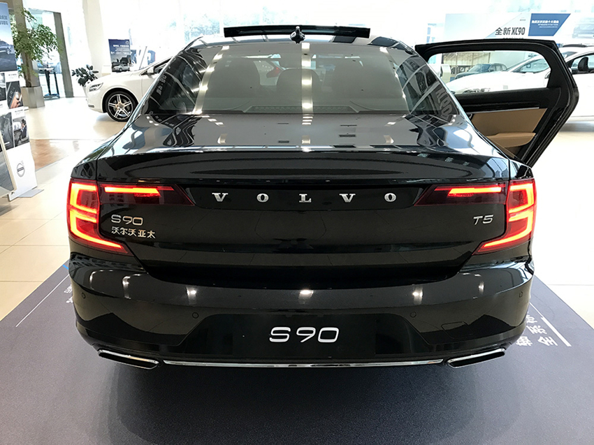 『新车』不改被冷落的豪车！入华骂声近乎0，比奔驰E舒适，跌12.3万没人懂