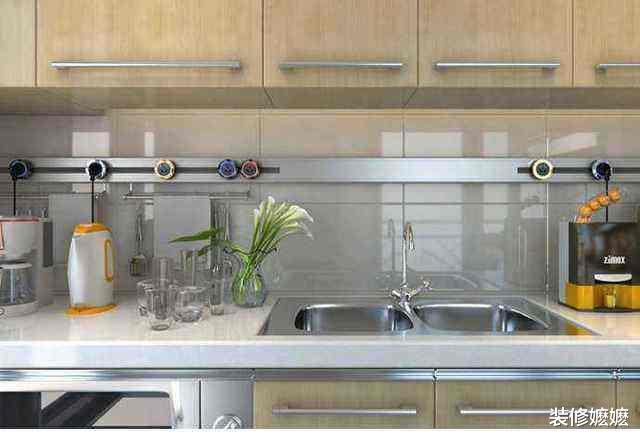 |厨房不要装墙上插座，头次见有钱人家这样设计，实用好看又不占地