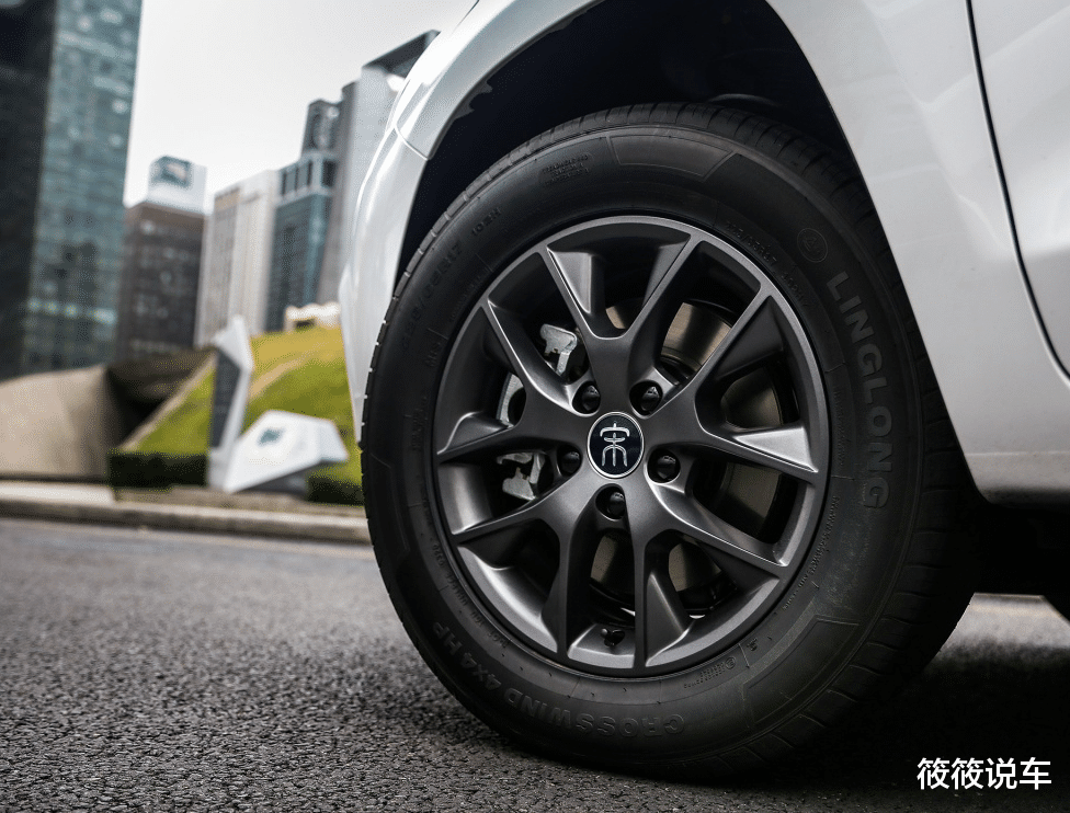 宝马X1@比亚迪“新战神”诞生！7天订单破3000，搭1.5T+四轮独悬，6.99W