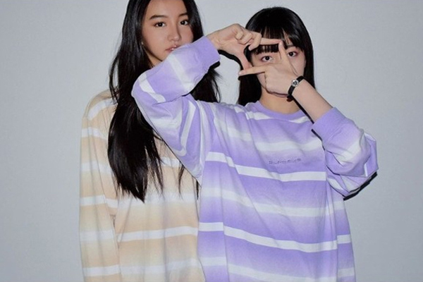 [木村光希]木村拓哉俩女儿合影，木村光希惨输姐姐，网友：笑与不笑判若两人