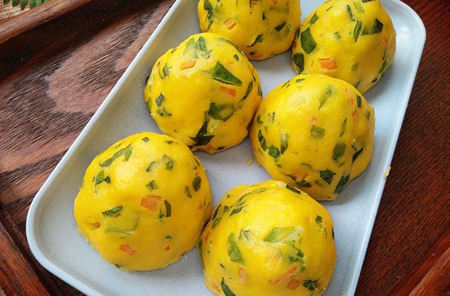 #窝窝头#玉米面这样做，一烫一蒸10分钟出锅，松软美味又扛饿，适合早餐