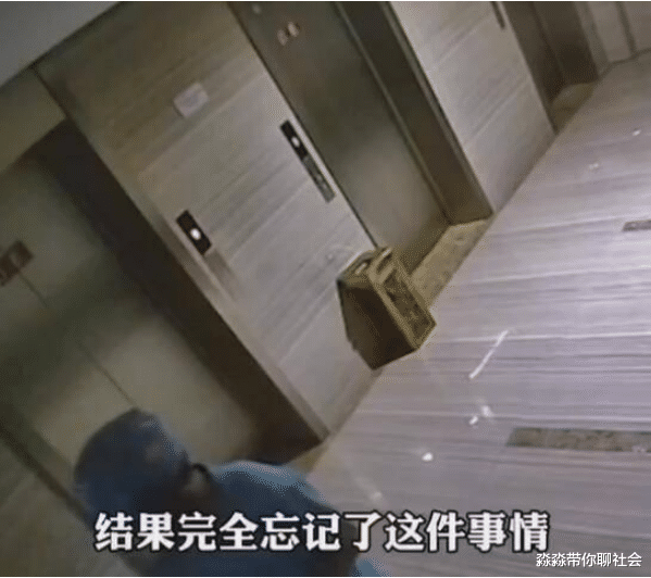 麻辣小龙虾@女白领点20斤小龙虾忘记吃，结果第二天上班时，龙虾爬满了办公室