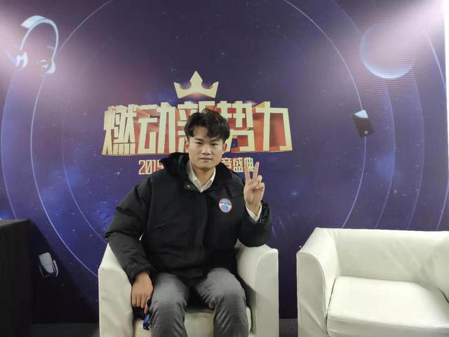 DOTA|月光对韩跑跑是真爱，拿下DYG第一件事就是艾特他，韩跑跑笑着哭了！