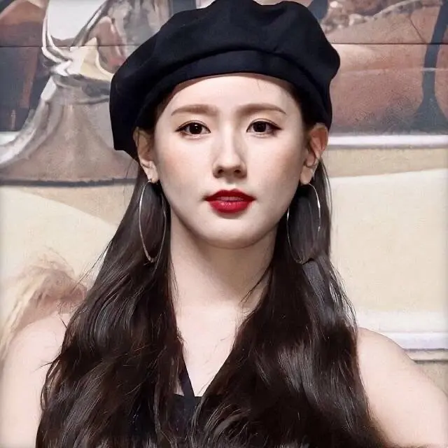 眼妆|Lisa前队友曾被YG拒绝出道？她用2年时间换了张脸，高级了“1000倍”！