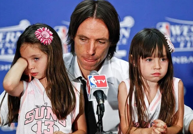 纳什|47岁纳什太幸福！2次结婚养5娃，完美1家7口，双胞胎爱女快成年