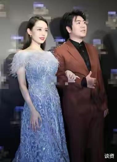 吉娜·爱丽丝|网友偶遇吉娜逛街不见郎朗，衣着随意似路人，6月孕肚不明显