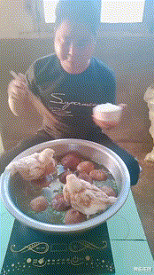 |18岁的蔡徐坤和18岁的谢霆锋，哪个比较帅？哈哈哈哈谁做的比较？