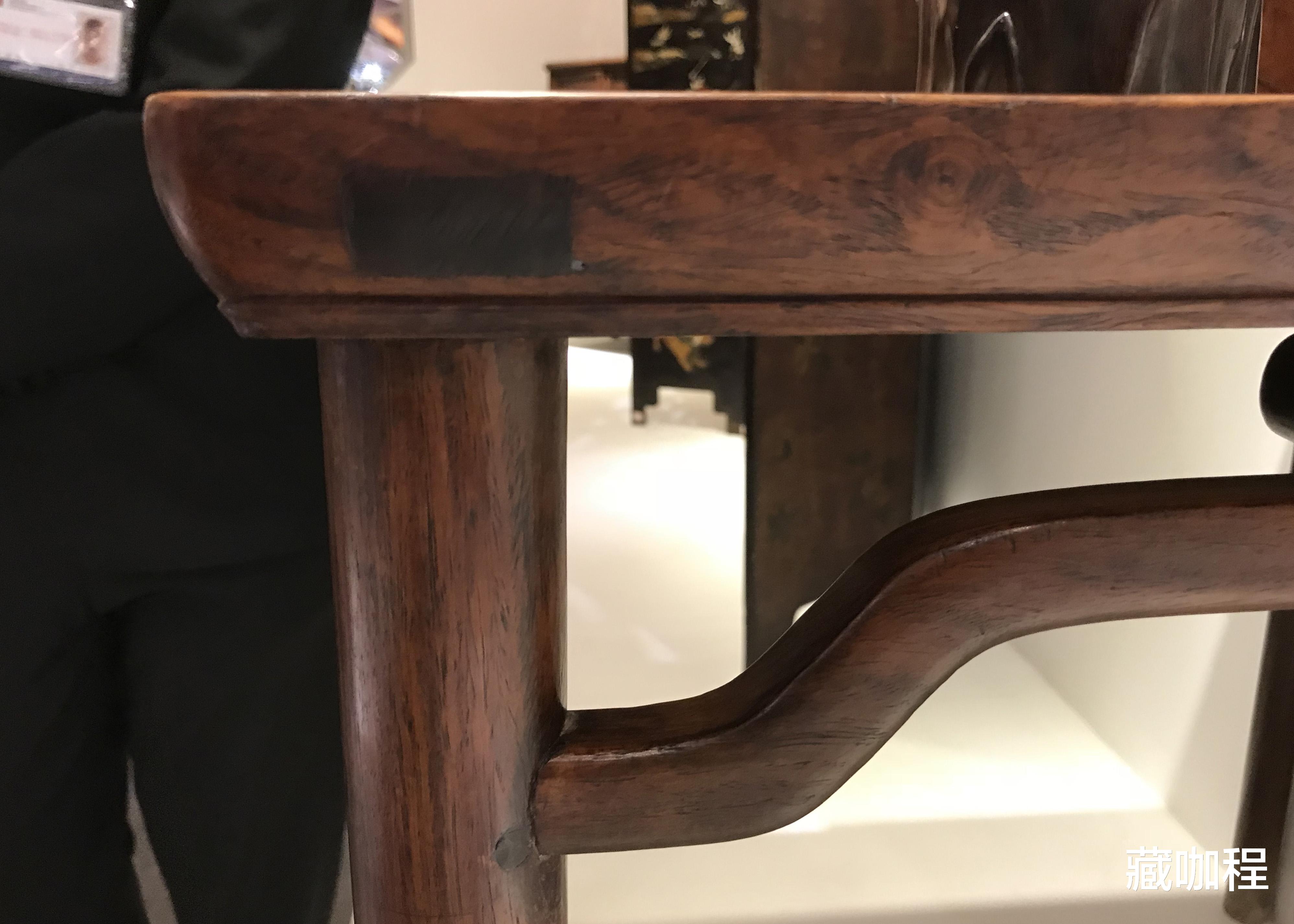 @黄花梨琴案拍出172.5万，和卡子花方桌一模一样