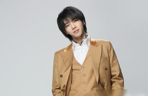 「歌手」《歌手》总决赛引争议,李宇春出场方式太特别,将华晨宇推上舆论风口