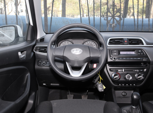 瑞纳@适合每一个人的合资车，起步4.68万，油耗仅3毛6，想不火都难！