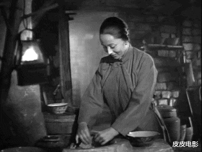 阿兰|奥斯卡影后扮演中国农妇，这“跨种族”式的演技，令我站起来鼓掌