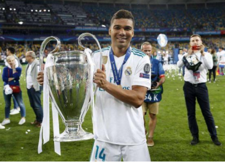 皇家马德里@皇马巨星续约完成！曝齐达内离不开卡塞米罗，年薪高达1000万欧元