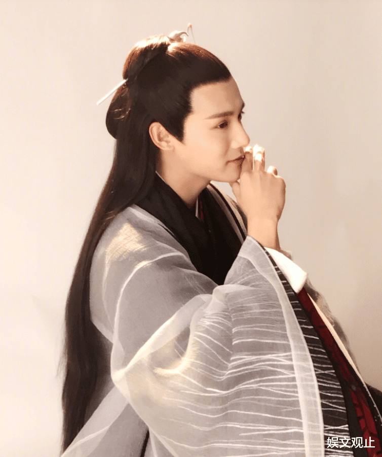 【男神】又一虐心剧来袭,男主是顶级古装男神,女主却是一个新人