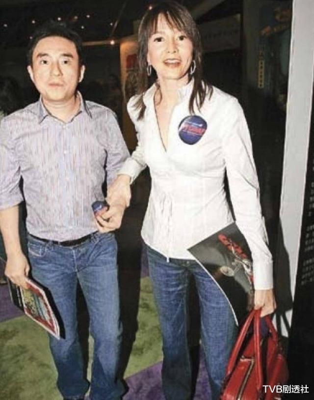 「吕方」恭喜！56岁香港男演员宣布小16岁太太怀孕，其是半亿身家富婆