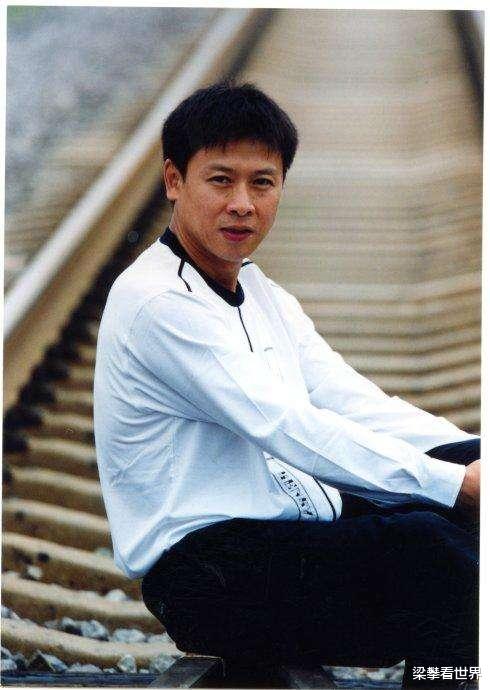 胡亚捷|胡亚捷与妻子3次离婚大战,为何不但没得逞反而还“割地赔款”?