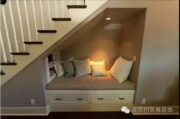 「」准备好上楼梯的正确姿势了吗？